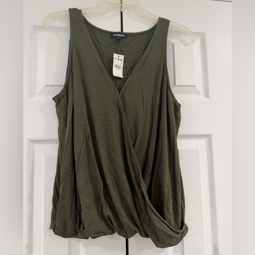 Express Women's Large Olive Green Ribbed Tank Top
Front Clasp